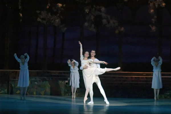 Dnepropetrovsk Ukraine 11月9 Dnepropetrovsk State Opera Ballet Theatreのメンバーが11月9日にウクライナのDnepropetrovskでロミオとジュリエットを上演 — ストック写真