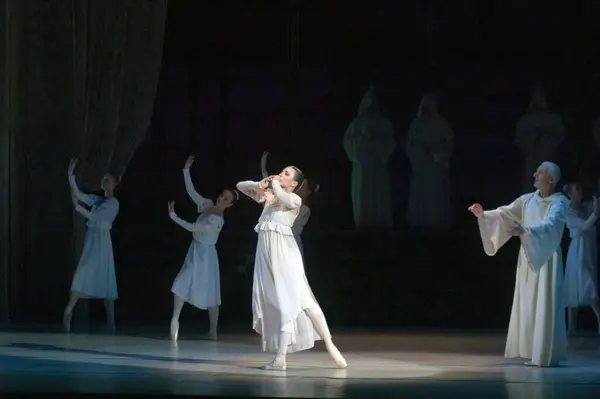 Dnepropetrovsk Ukrajna November Dnyipropetrovszki Állami Opera Balett Színház Tagjai Előadják — Stock Fotó