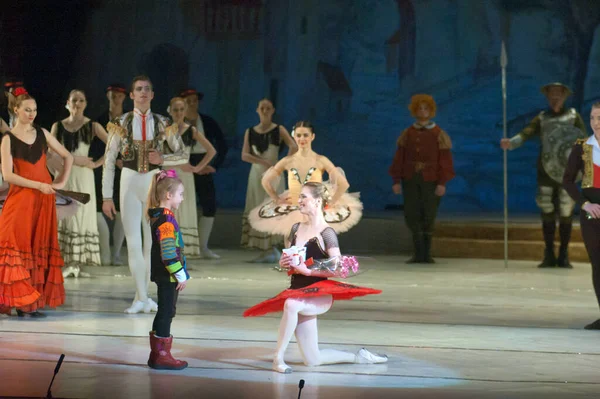 Dnepropetrovsk Ukraine Februar Mitglieder Der Staatsoper Und Des Balletttheaters Dnepropetrovsk — Stockfoto