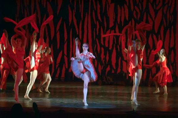 Dnepropetrovsk Ukraine Marca Członkowie Państwowego Teatru Opery Baletu Dniepropietrowsku Wykonują — Zdjęcie stockowe