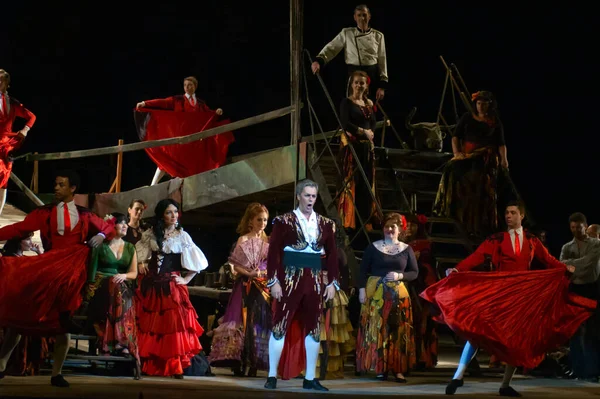 Dnepropetrovsk Ukraine Czerwca Członkowie Państwowego Teatru Opery Baletu Dniepropietrowsk Wykonać — Zdjęcie stockowe