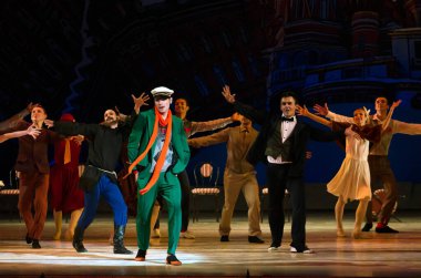 DNIPROPETROVSK, UKRAINE - 9 Ekim: Dnepropetrovsk Devlet Opera ve Bale Tiyatrosu Üyeleri 9 Ekim 2014 'te Dnepropetrovsk, Ukrayna' da FOXTROT 12..