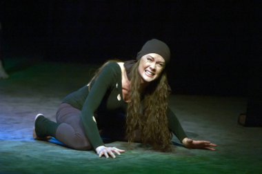 DNIPROPETROVSK, UKRAINI - 20 HAZİRAN: Dnepropetrovsk Gençlik Tiyatrosu Verim üyeleri 20 Ocak 2013 'te Dnepropetrovsk, Ukrayna' da 