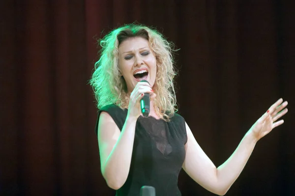 Dnepropetrovsk Ucrania Noviembre Famosa Cantante Kate White Interpreta Canciones Populares —  Fotos de Stock