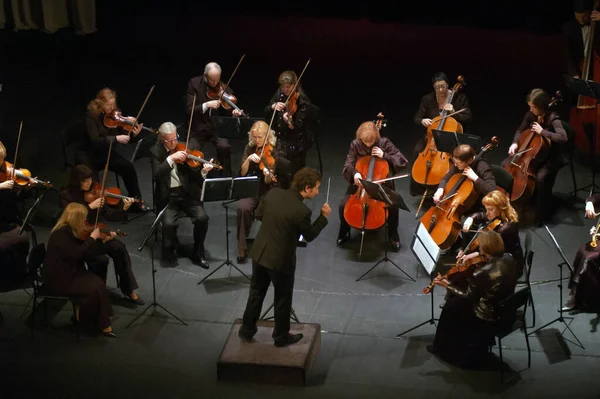 Dnipropetrovsk Ukraine Dec Kammerorchester Vier Jahreszeiten Chefdirigent Druzelub Yanakiev Spielt — Stockfoto