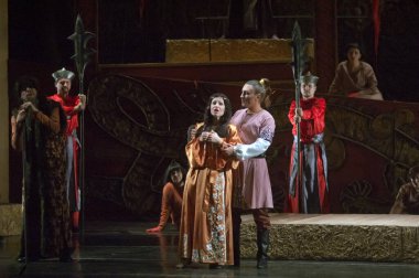 DNEPROPETROVSK, UKRAINE ECTOBER 26: Dnepropetrovsk Devlet Opera ve Bale Tiyatrosu üyeleri 26 Ekim 2013 'te Ukrayna' nın Dnepropetrovsk kentinde Puccini operasını sahnelediler.