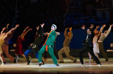 DNIPROPETROVSK, UKRAINE - 9 Ekim: Dnepropetrovsk Devlet Opera ve Bale Tiyatrosu Üyeleri 9 Ekim 2014 'te Dnepropetrovsk, Ukrayna' da FOXTROT 12..