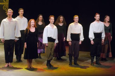 DNIPROPETROVSK, UKRAINE - 21 Kasım 2015: Dnipropetrovsk Gençlik Tiyatrosu Üyeleri VERIM DULCINEA TOBOSSKAYA