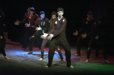 DNIPROPETROVSK, UKRAINE - 20 HAZİRAN: Dnepropetrovsk Gençlik Tiyatrosu Verim üyeleri 20 Ocak 2013 'te Ukrayna' nın Dnipropetrovsk kentinde 