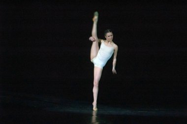 DNEPROPETROVSK, UKRAINE - 9 Mart: Dnepropetrovsk Devlet Opera ve Bale Tiyatrosu üyeleri 9 Mart 2014 'te Dnepropetrovsk, Ukrayna' da ZAKULISIE 'i sahneledi..