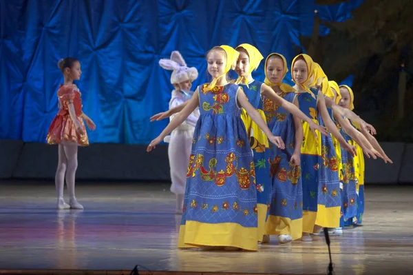 Dnepropetrovsk Ucrania Enero Niñas Identificadas Años Realizan Perlas Ballet Teatro — Foto de Stock