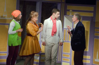 DNIPROPETROVSK, UKRAINE - 29 Nisan 2016: Dnipropetrovsk Gençlik Tiyatrosu Küçük Sahnesi üyeleri tarafından sahnelenen Oscar.