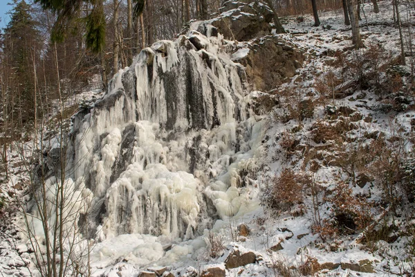 Wasserfall Mit Eis Wald — Stockfoto