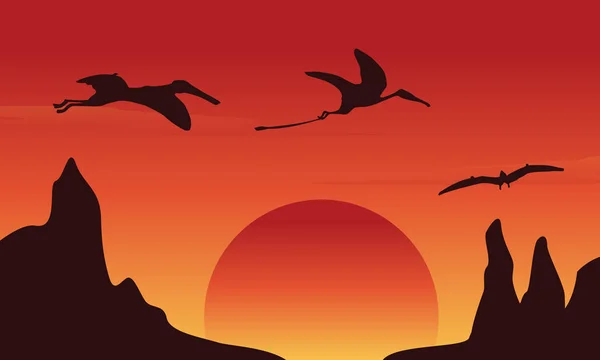 Silhueta de dinossauro pterodáctilo no pôr do sol cenário — Vetor de Stock