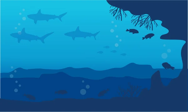 Silhouette dello squalo e paesaggio della barriera corallina sott'acqua — Vettoriale Stock
