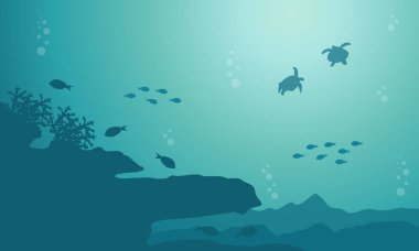 Balık ve mercan resif üzerinde deniz manzara siluet