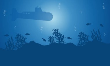 Denizaltı ve balık üzerinde mavi deniz manzara siluet