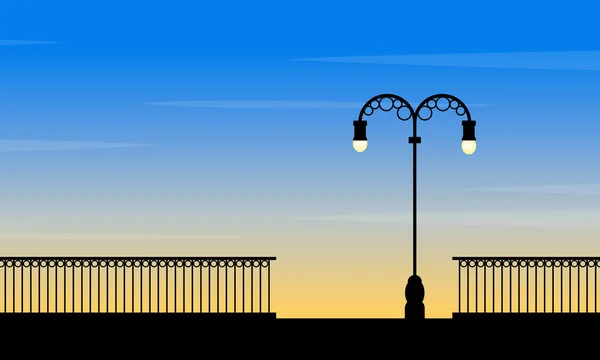 Przedstawcie w sylwecie lampy uliczne o zachód słońca krajobraz — Wektor stockowy