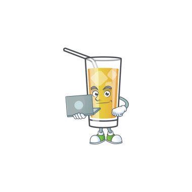 Dizüstü bilgisayarlı elma şırası getir.