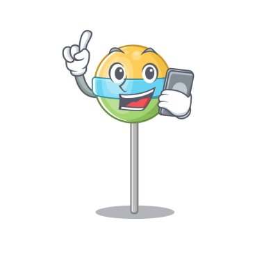 Karakter yuvarlak lolipop ve elinde çizgi film şekli var.