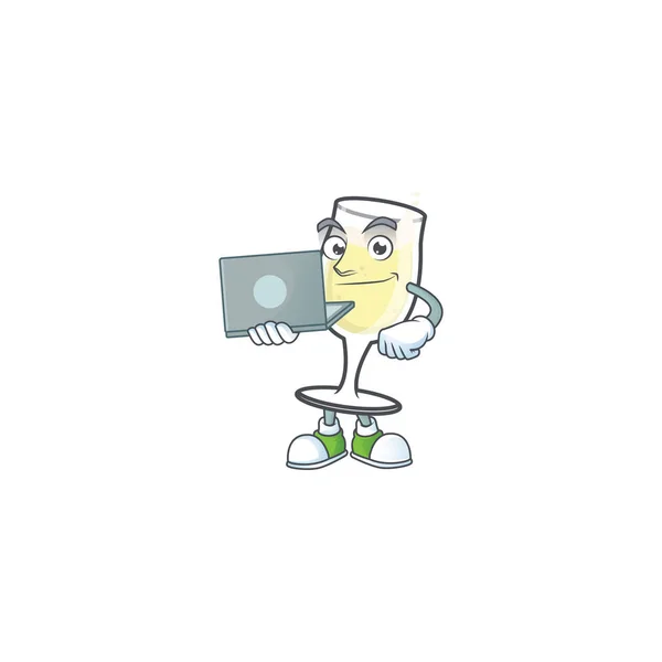 Personaje de dibujos animados de cristal de champán inteligente que trabaja con computadora portátil — Vector de stock