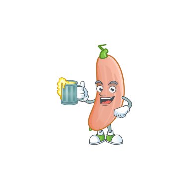 Mutlu yüz muz kabağı ve bir bardak bira.