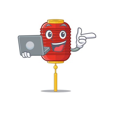 Mutlu gülümseyen Çin feneri çizgi film karakteri dizüstü bilgisayarla çalışıyor