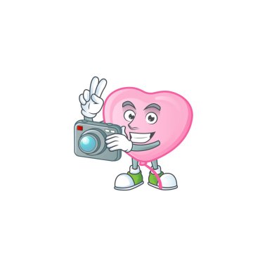 Akıllı fotoğrafçı pembe aşk balonu maskotu elinde kamera