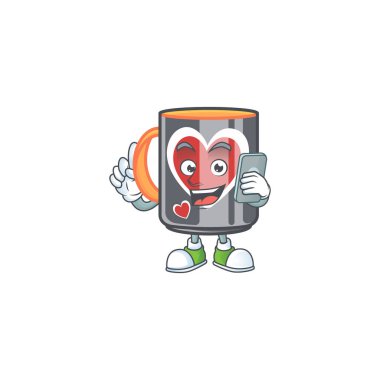 Aşkın tatlı tasarımı telefonda konuşuyor.