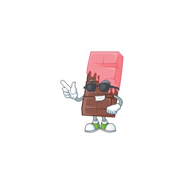 Süper havalı çikolata, pembe kremalı siyah gözlüklü.