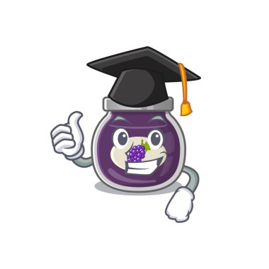 Mutlu ve gururlu üzüm reçeli siyah mezuniyet şapkası takıyor.