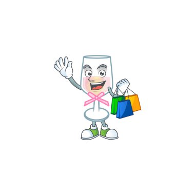 Mutlu, pembe bir şarap kadehi el sallıyor ve alışveriş torbasını tutuyor.