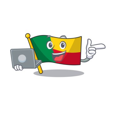 Şirin ve akıllı bayrak benli parşömen dizüstü bilgisayarla çalışıyor