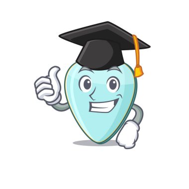 Siyah mezuniyet şapkası takan mutlu ve gururlu gitar plectrum.