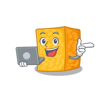 Colby Jack peynirinin akıllı karakteri dizüstü bilgisayarla çalışıyor.
