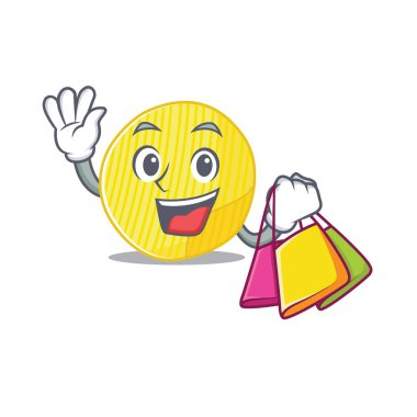 Mutlu, zengin bir patates cipsi, el sallıyor ve alışveriş torbası tutuyor.