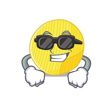 Süper havalı patates cipsi karakteri siyah gözlük takıyor