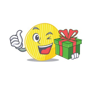 Hediye kutusu olan gülen patates cipsi karakteri.