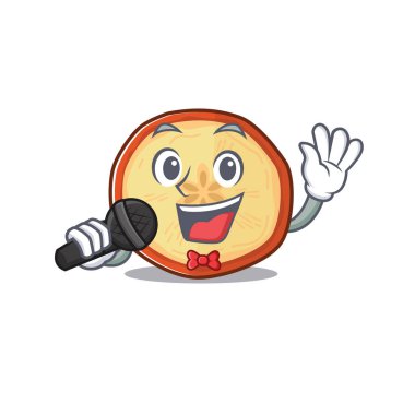 Mikrofonda şarkı söyleyen mutlu elma cipsleri