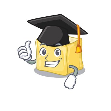 Siyah mezuniyet şapkası takan, kremalı tereyağlı mutlu ve gururlu