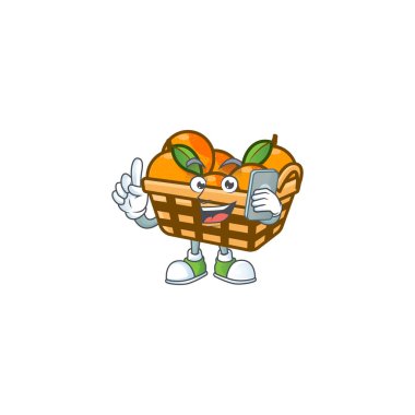 Sepet portakallarının şirin tasarımı telefonda konuşuyor.