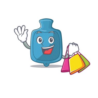 Mutlu bir sıcak su torbası, el sallıyor ve alışveriş torbasını tutuyor.