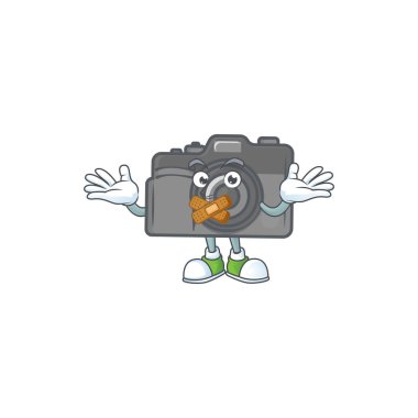 Maskot çizgi film karakteri dizaynı dijital kamera sessiz bir jest yapıyor