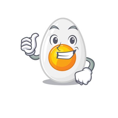 Kaynamış yumurtanın parmaklarını kaldırması çok komik.