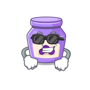 Süper havalı yabanmersini reçeli karakteri siyah gözlük takıyor.