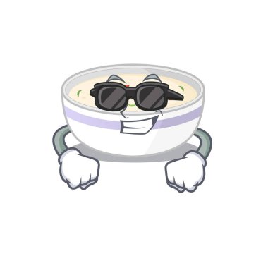 Siyah gözlük takan süper havalı haşlanmış yumurta karakteri. Vektör illüstrasyonu