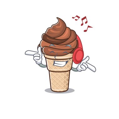 Çikolatalı dondurma ve maskot tasarımının tadını çıkarıyor.