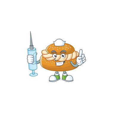 Şırınga kullanan semla maskotu tasarımlı hoş bir hemşire. Vektör illüstrasyonu