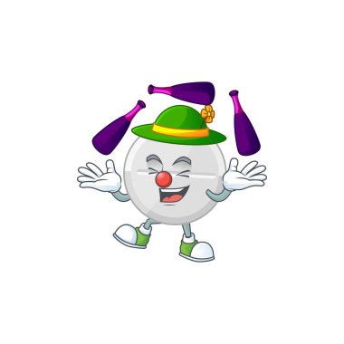 Maskot tarzı beyaz haplar sahnede hokkabazlık yapıyor.