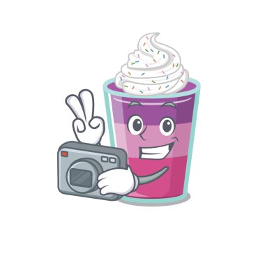 Kamerayla çalışan profesyonel bir fotoğrafçı olarak kokteyl jölesi maskotu tasarımı. Vektör illüstrasyonu